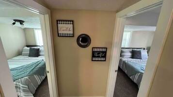 2 bedrooms, travel crib, free WiFi, bed sheets