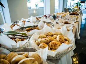 Desayuno bufé gratuito y diario