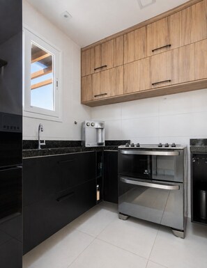 Coffee/tea maker, fridge, microwave, oven