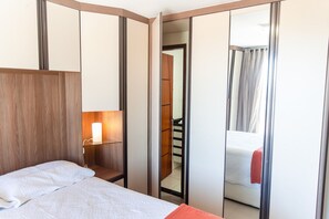 3 bedrooms, iron/ironing board, internet, bed sheets