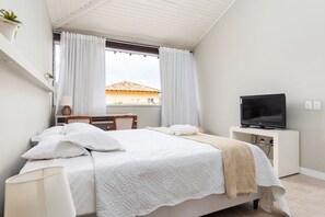 5 dormitorios, tabla de planchar con plancha, Internet y ropa de cama