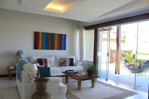 TV - Bz04 Beautiful house with private pool - 30 meters from the beach (Armação dos Búzios)