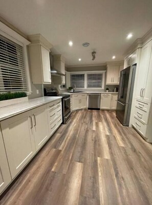 Refrigerador, microondas, horno y parrilla de estufa 