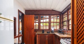 Réfrigérateur, micro-ondes, four, cafetière/bouilloire