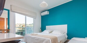 4 bedrooms, iron/ironing board, Internet, bed sheets