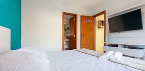 4 habitaciones, tabla de planchar con plancha, internet y ropa de cama 