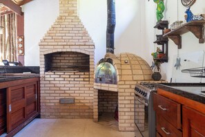 Fridge, microwave, oven, coffee/tea maker - BZ62 Center! Large house, 5 suites and gourmet area (Armação dos Búzios)