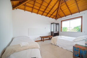 4 dormitorios, tabla de planchar con plancha, Internet y ropa de cama