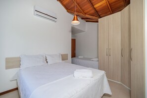 4 dormitorios, tabla de planchar con plancha, Internet y ropa de cama