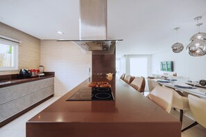 Fridge, microwave, oven, coffee/tea maker