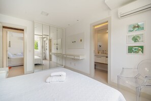 6 bedrooms, iron/ironing board, Internet, bed sheets