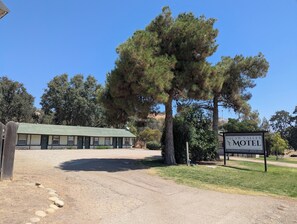 Exterior - Squaw Valley Motel Room #1 (Yokuts Valley)