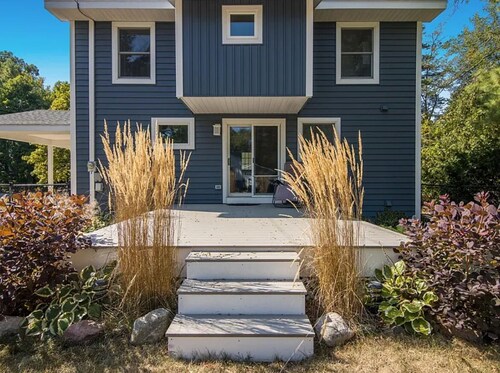 Charming 4-bedroom house in the pleasant Village of Elk Rapids.