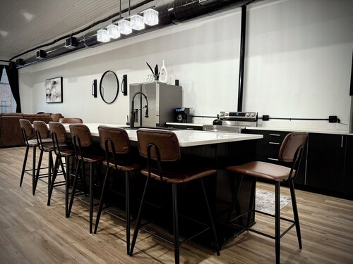 “Downtown Boro Loft” Charming 1600 sq foot open concept Downtown Jacksboro