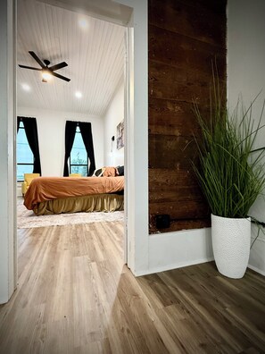 2 soverom, strykejern/-brett, wi-fi (inkludert) og sengetøy