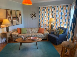 TV - 1BR Coastal Escape: Steps from Pleasure Pier (Galveston)