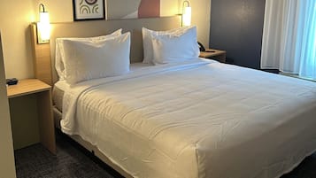 Comfort Studio Suite, 1 King Bed with Sofa bed, Non Smoking