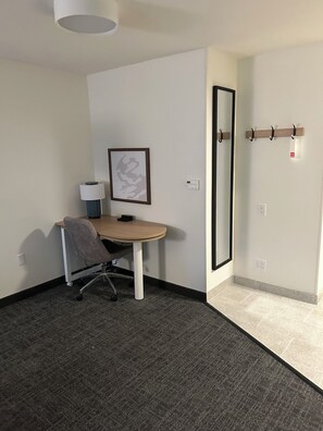 Deluxe Suite, 1 King Bed with Sofa bed, Non Smoking, Kitchenette | 1 bedroom, desk, laptop workspace, free WiFi