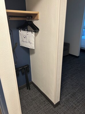 1 sovrum, skrivbord, arbetsyta för laptop och gratis wi-fi
