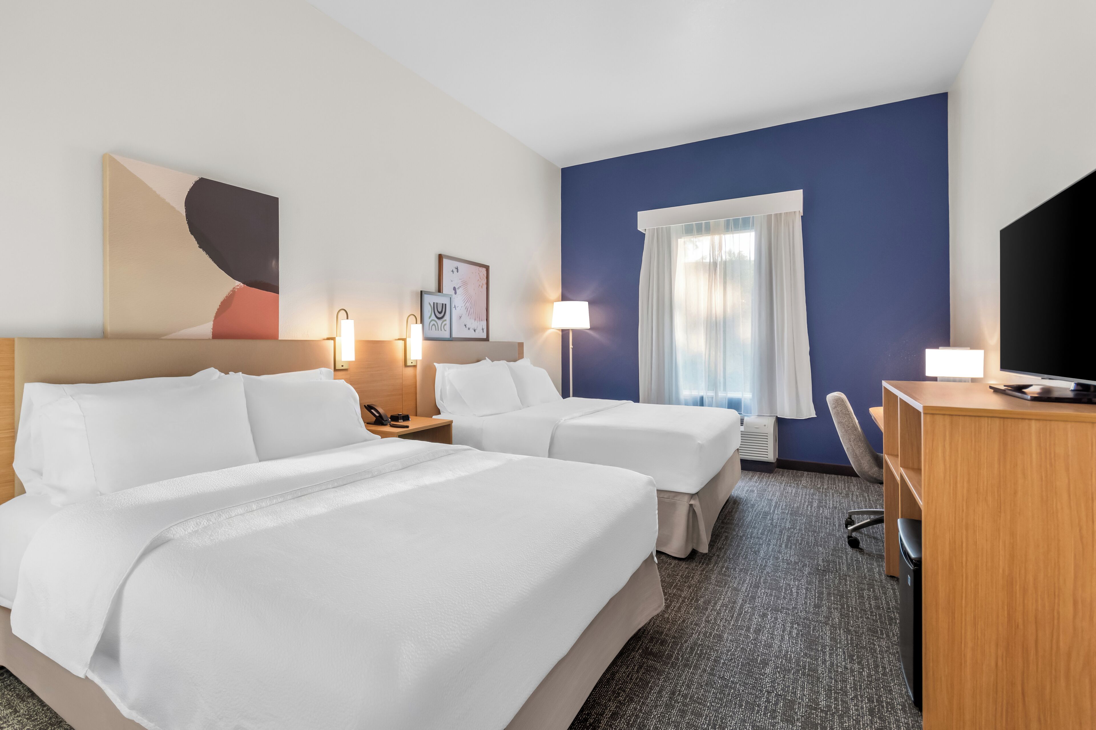 Meja, ruang kerja komputer riba, Wi-fi percuma, cadar katil 