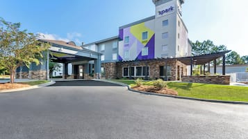 Vista frontal de la propiedad