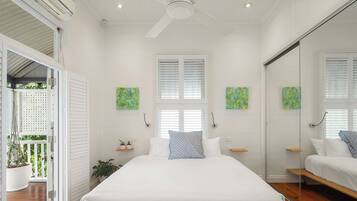 4 bedrooms, iron/ironing board, internet, bed sheets