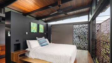 4 bedrooms, iron/ironing board, Internet, bed sheets