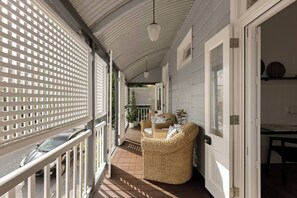 Terrace/patio - Inner City Haven Enviro-Luxury - with free Parking (Spring Hill)