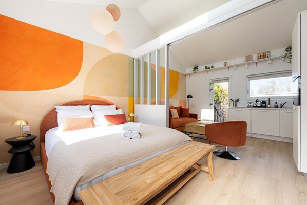 1 bedroom, internet, bed sheets