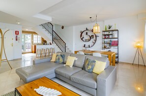 TV - Cubo's Duplex Mami Lauro Golf / golf / air conditioning / free wifi (Alhaurin de la Torre)