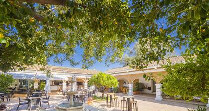 Cubo's Duplex Caffarena Golf & Optional Parking / golf / air conditioning / communal pool / free wifi