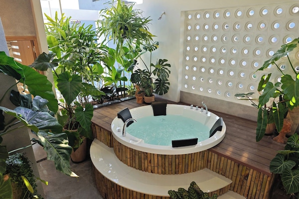 Indoor spa tub