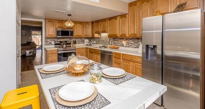 3-bedroom condo in welcoming Augusta. 2.6 Miles from Master's Golf Tournament.