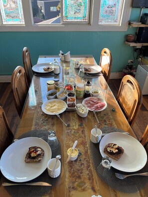 Free daily continental breakfast - BB Casita Yellow  (Valparaíso)