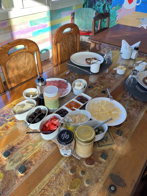 Free daily continental breakfast