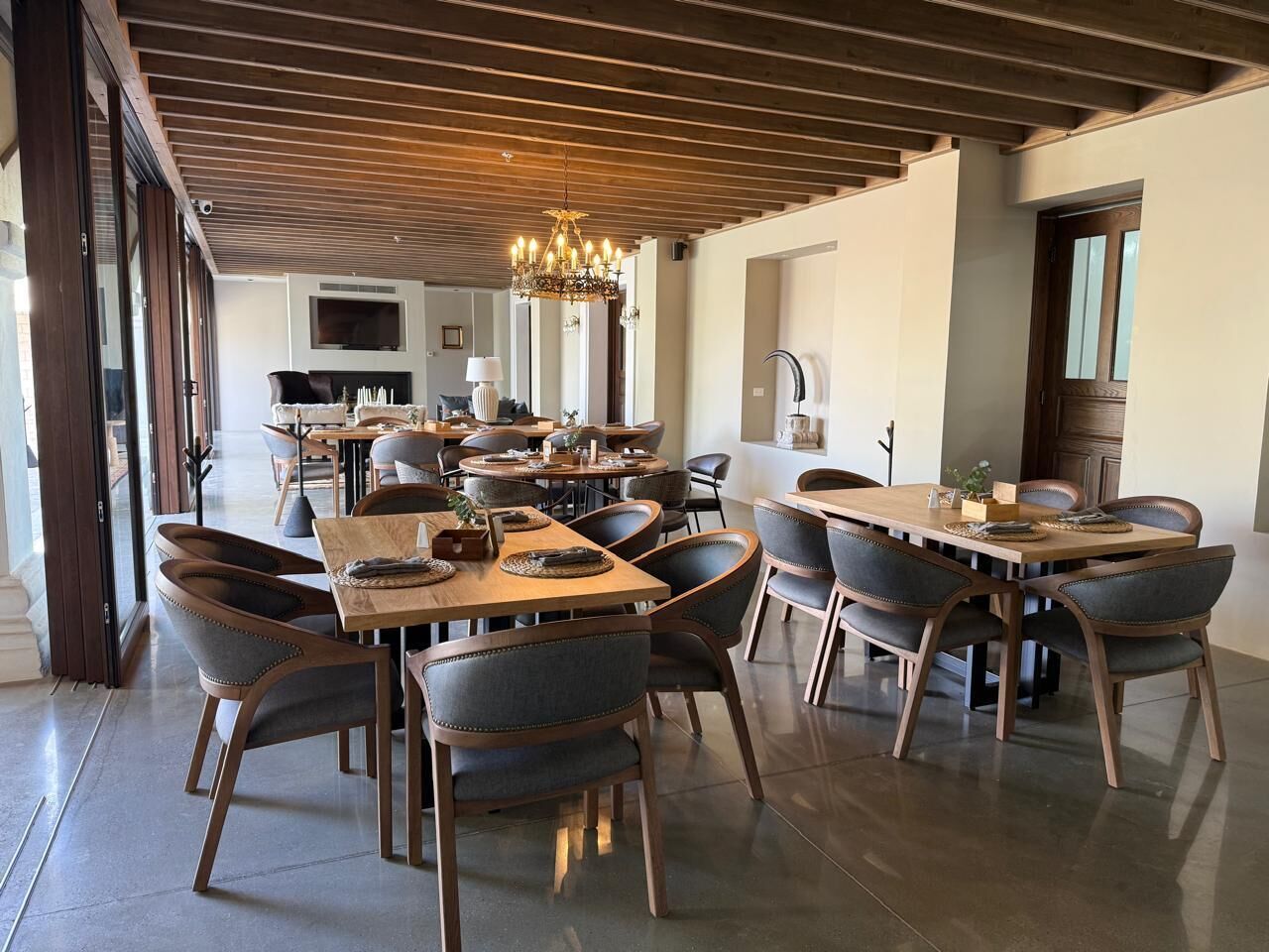 Daily cooked-to-order breakfast (MXN 300 per person)