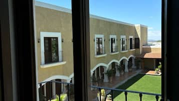 Deluxe Room, Garden View | Garden view