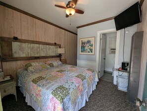 1 bedroom, WiFi, bed sheets - Squaw Valley Motel Room #2 (Yokuts Valley)