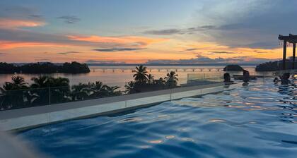 Charming 1-Suite apartment in gorgeous SamanĂĄ Bay with AC, WiFi, Infinity Pool