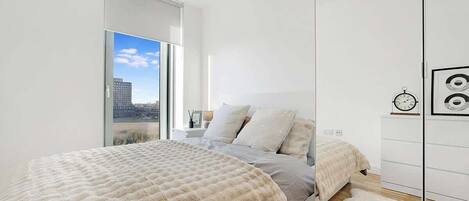 2 bedrooms, soundproofing, Internet, bed sheets