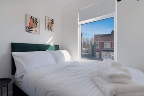 3 bedrooms, internet, bed sheets - Spacious Retreat at Durham Road (County Durham)