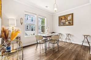 Dining - Charming 3-bed and 3 private baths, 5 mins to the airport, 25  min Buckhead. (Hapeville)
