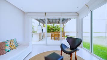 Deluxe House, 6 Bedrooms, Private Pool | Living area