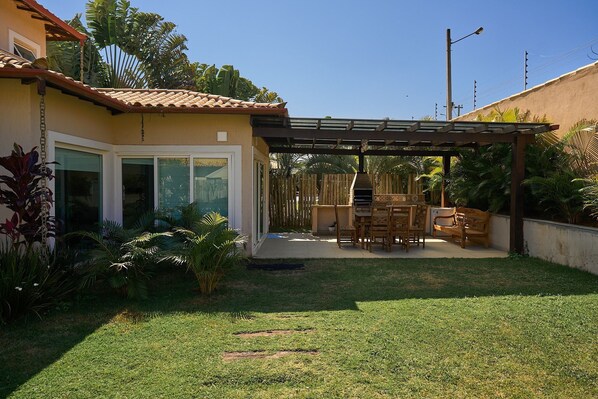 Deluxe House, 6 Bedrooms, Private Pool | Outdoor dining