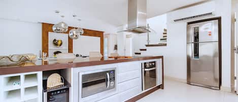 Maison Deluxe, 6 chambres, piscine privée | Cuisine privée