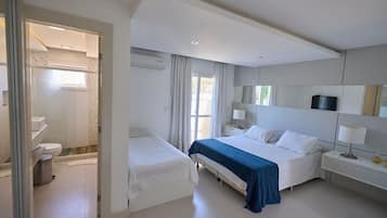 Deluxe House, 6 Bedrooms, Private Pool | Blackout drapes, iron/ironing board, WiFi (free), individually decorated