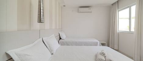 Deluxe House, 6 Bedrooms, Private Pool | Individually decorated, individually furnished, blackout drapes