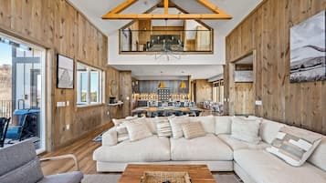 Smart TV, fireplace, ping pong, books