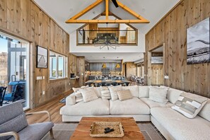 Smart TV, fireplace, table tennis, books - New Chalet Village Escape - Stunning Views - Hot Tub, Fire Pit, & Game Room (Gatlinburg)