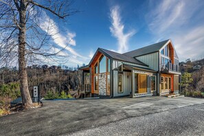 Exterior - New Chalet Village Escape - Stunning Views - Hot Tub, Fire Pit, & Game Room (Gatlinburg)